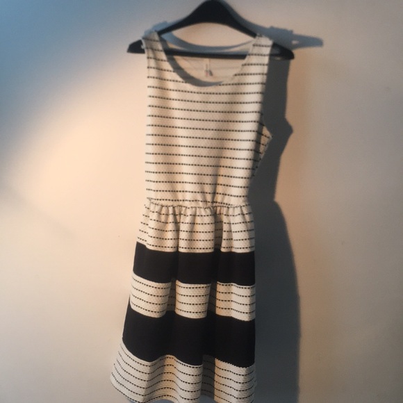 Super cute “Gilli USA” dress! - Picture 2 of 12